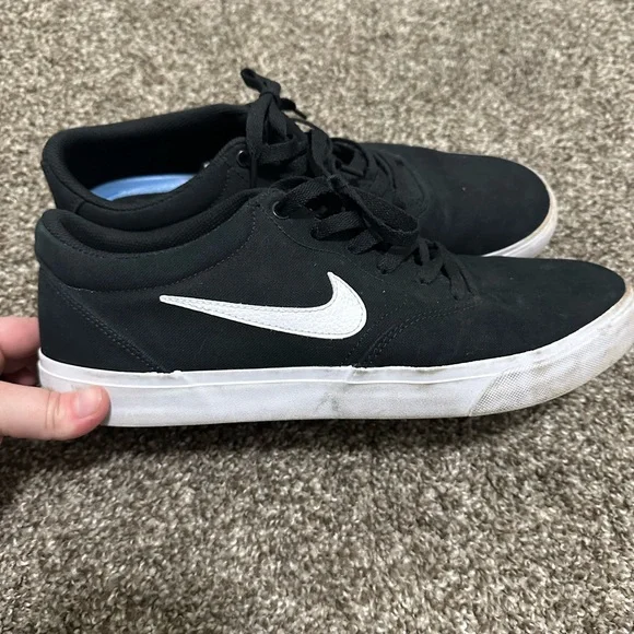 Men’s Nikes - Picture 2 of 6